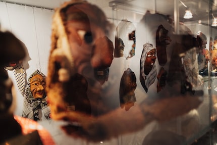 Im Maskenmuseum gibt's historische und moderne Masken aus dem ganzen Sarganserland zu sehen.