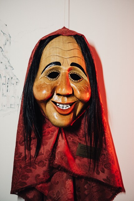 Die Chrottni ist die berühmteste Flumser Maske. Es gilt als ungeschriebenes Gesetz, dass sie nur hier und nicht in einer anderen Gemeinde geschnitzt wird.