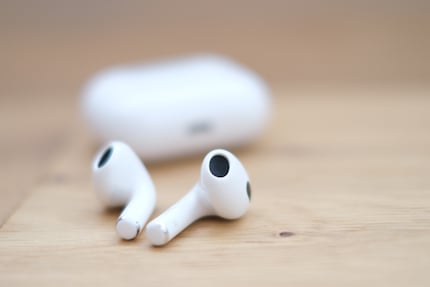 Die Airpods der dritten Generation können fast alles, was auch die Airpods Pro können – bis auf Noise Cancelling.