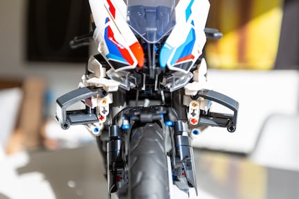 The winglets are a striking feature of the M 1000 RR.