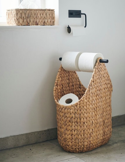 Das Design «Charlotte» ist Toilettenhalter und Aufbewahrungslösung in einem.