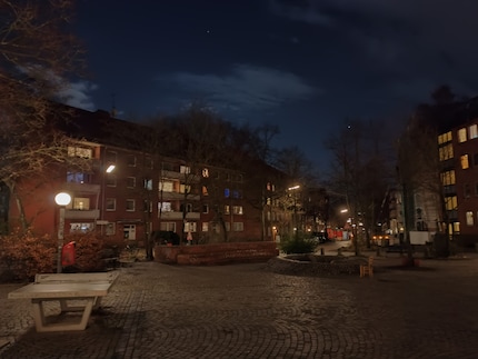 OnePlus Nord CE 2: night mode, but my hand wasn’t steady enough.