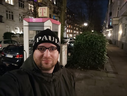 OnePlus Nord CE 2: nighttime selfie.