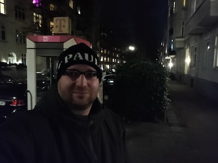 OnePlus Nord CE 5G: nighttime selfie.