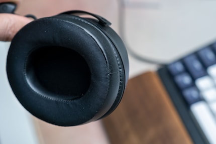 For better ventilation, Razer uses fabric where the headset comes into contact with skin.