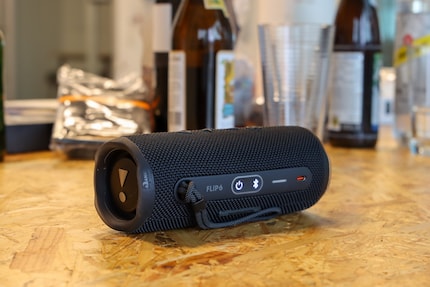 Back of the JBL Flip 6.