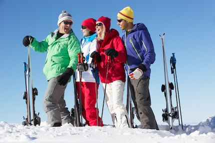 Eine Gruppe Helmlose – dafür haben alle eine lässige Sonnenbrille.