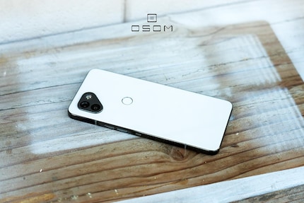 Das Kamera-Dreieck erinnert optisch an das Fairphone 4.