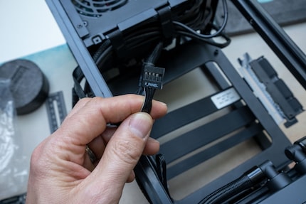 Pure comfort: Not only are all cables pre-routed, the front connectors come in one instead of the usual variety of plugs.