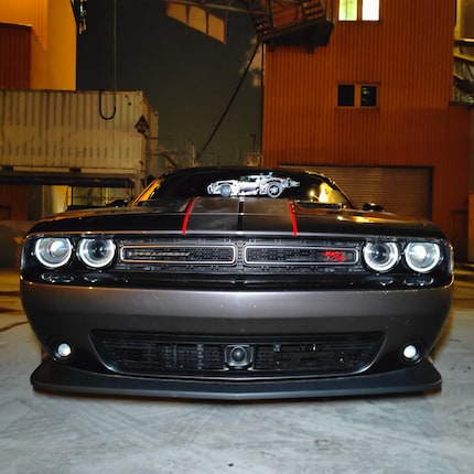 The Dodge Challenger from the front ...