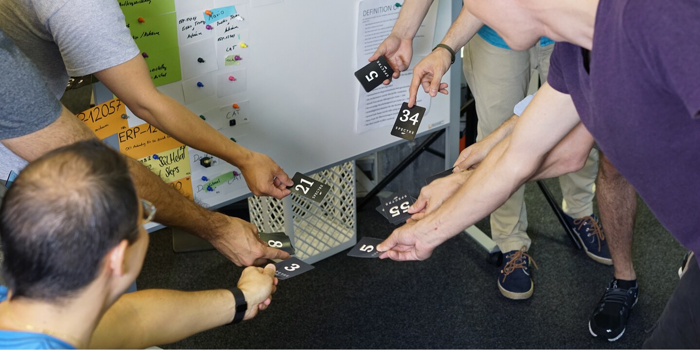 Beim Planning-Poker schätzen wir den Aufwand mit den Zahlen aus der Fibonacci-Folge.