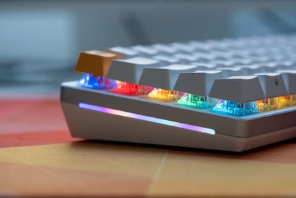 Der obere Gehäuseteil ist bei der Integrated-Plate-Tastatur GMMK 2 gleichzeitig Deckplatte für die Switches.