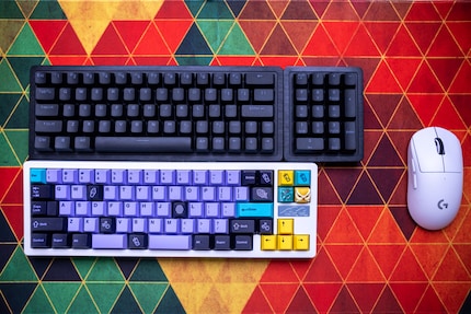 Hier ein Grössenvergleich mit meiner Ikki68 Aurora, einer 65-Prozent-Tastatur.