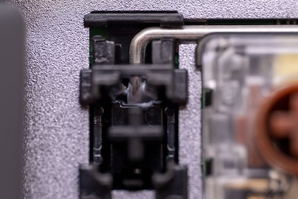 Schön: Logitech schmiert die Stabilisatoren, zumindest jene der Backspace- und Enter-Taste.