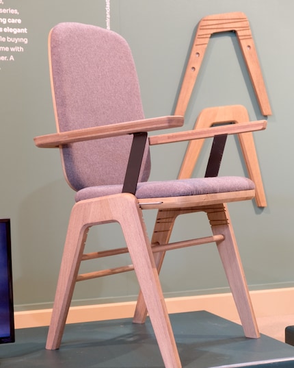 Dank der modularen Eigenschaften stellst du den Stuhl passend zum Körper ein.