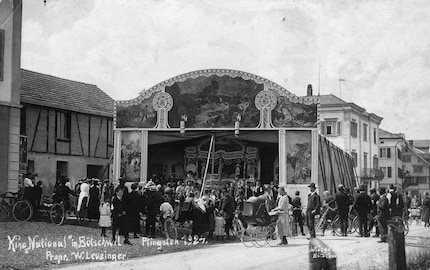 The Leuzinger travelling cinema at the local carnival in Bütschwil. Image: Cinema Leuzinger