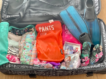 Kleider am besten in Packwürfel rollen.