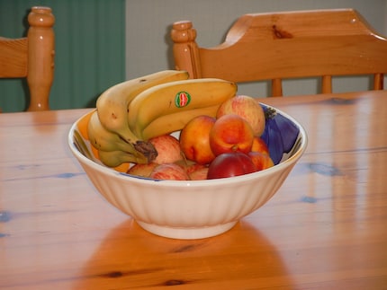 Der Ort, an dem sich Fruchtfliegen wohl fühlen: eine Obstschale.