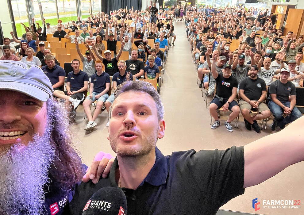 Martin (pictured with Boris Stefan) likes to use his colleagues as «tour guides» at agricultural fairs.