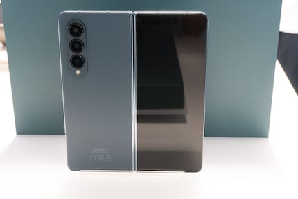 So sieht das neue Galaxy Z Fold 4 in der Farbe Graygreen aus.
