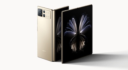 Das Xiaomi Mix Fold 2 hat zwei Displays.