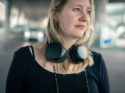 The Momentum 4 can be worn comfortably around the neck.