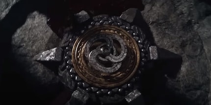 Noch ist sie keine Königin – deshalb trägt Rhaenyras Sigille keine Krone.