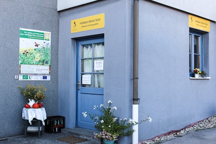 Ein Einkauf im Hofladen ist eine übliche Art, sich für einen Stellplatz zu bedanken.