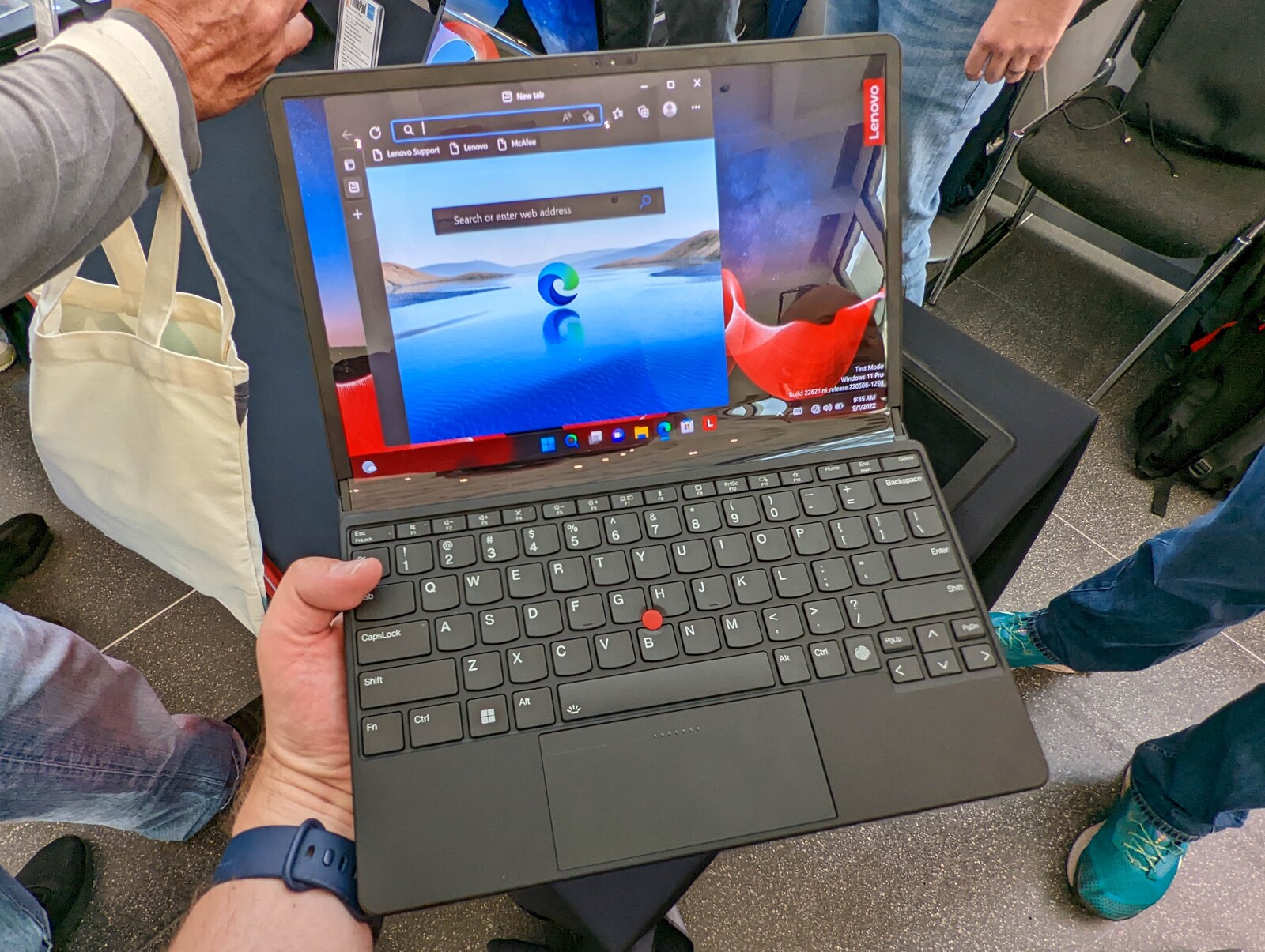 Lenovo Thinkpad X1 Fold Gen 2: Größeres Display mit weniger Rahmen ...