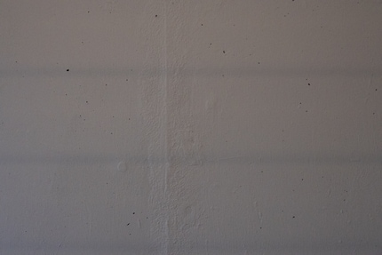 Banding: Das Flackern des Kunstlichts wird durch Farbstreifen sichtbar.