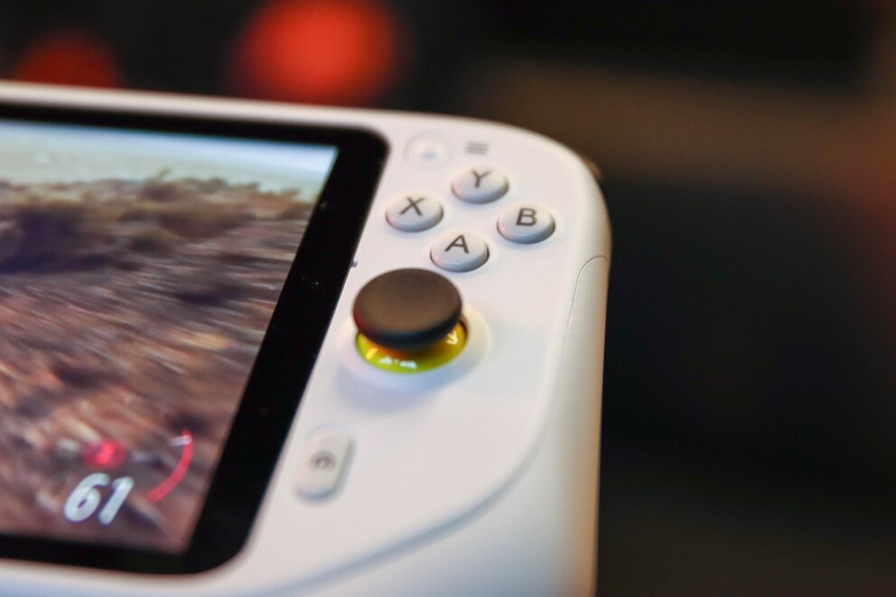 Analog-Stick und Tasten auf der rechten Seite.