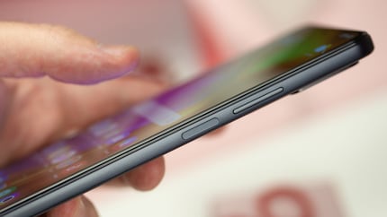 Dünn ist es geworden, das Poco F4. / © NextPit