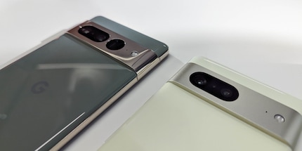 Das Pixel 7 Pro (links) hat drei Kameras.