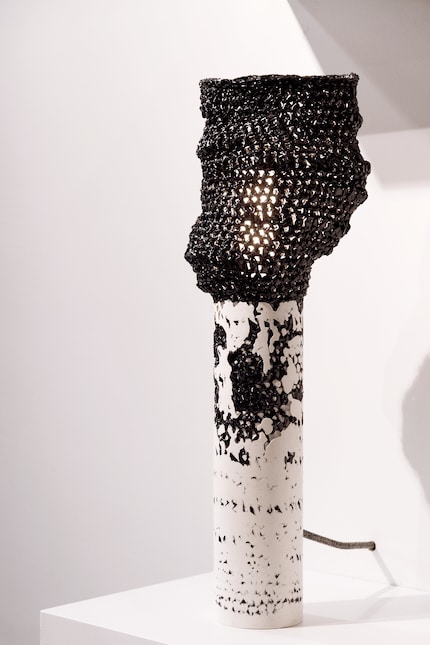 «Lamp, 2021» (50 cm x 8 cm) von Studio Gilles Werbrouck und Hugues Loinard Studio.