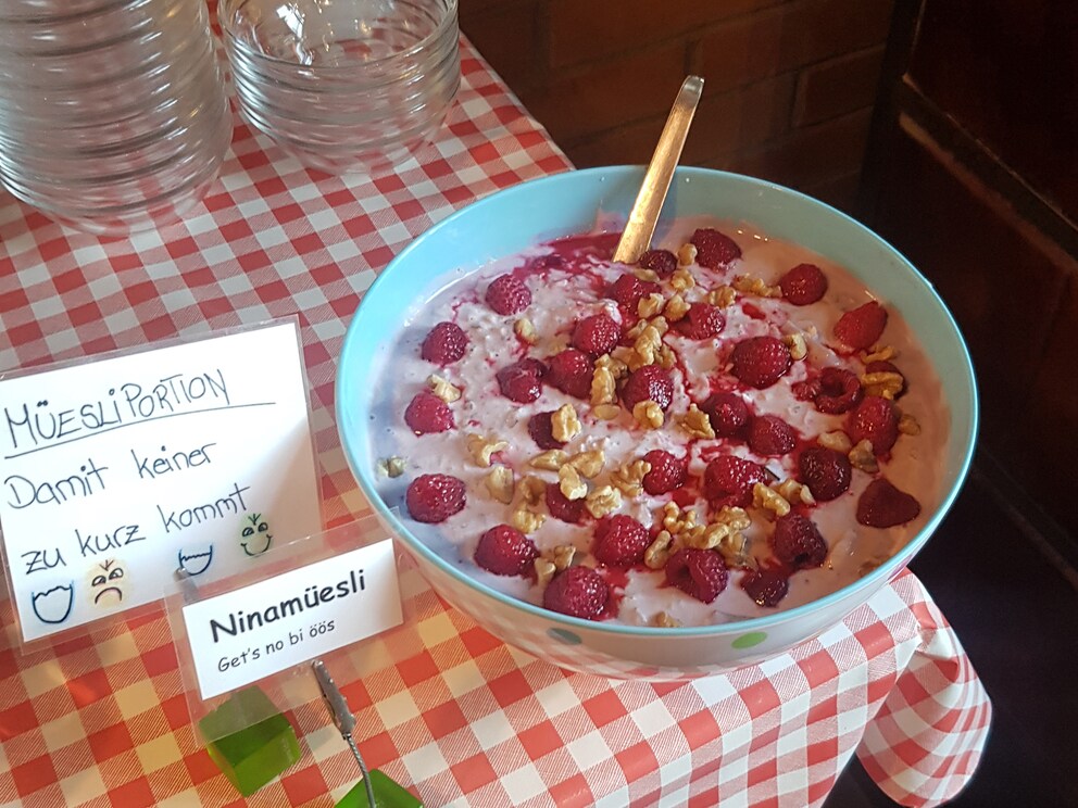 Das Nina-Muesli versorgt uns mit der nötigen Energie für den dritten Wandertag.
