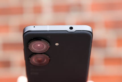 3,5-mm-Buchse am oberen Rand des Zenfone 9.