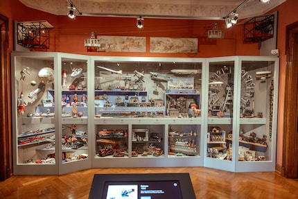 In der Dauerausstellung sind die Spielzeuge nach Thema geordnet.