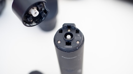 Erst wird der Adapter aufgesteckt, dann folgt der Bürstenkopf.