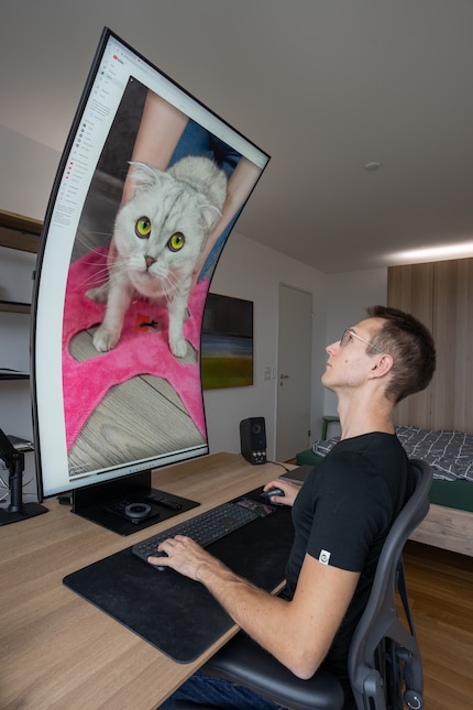 Oversized cat videos. Just what we’ve all been waiting for.