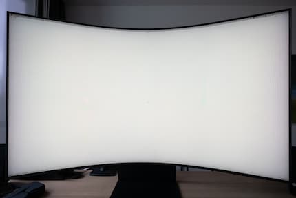 Though the viewing angles towards the corners are no longer optimal, the illumination is very even on the whole. This photo was taken at the recommended distance of 80 centimetres.