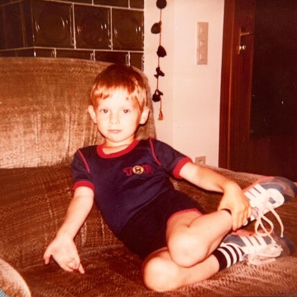 In den 80er-Jahren musste es noch kein Trikot sein, auf dem der Name eines Stars steht. Ich war glücklich mit meinem Shirt, auf dem einfach nur «Tor» zu lesen war.