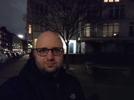 Front-facing camera, auto mode