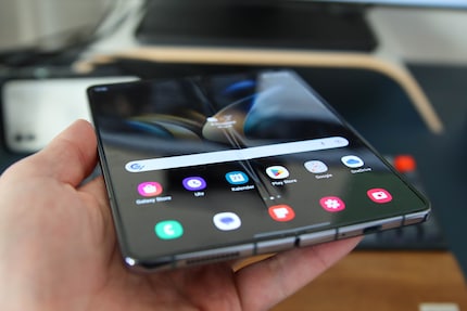 The crease in the centre of the display of the Galaxy Z Fold4 bothers me.