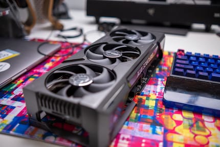 Die Lüfter der Asus TUF Gaming GeForce RTX 4080 OC Edition halten sie kühl.