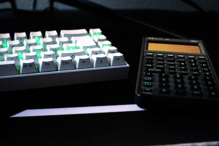 Mein Hewlett Packard 48G hat mir bereits in den 90ern gute Dienste geleistet.