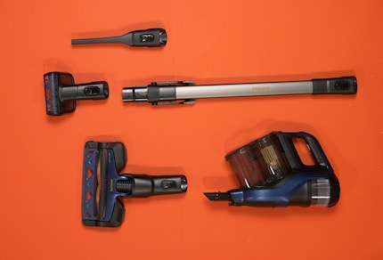 Das Zubehör des Philips XC8045/01 Speed Pro Max.