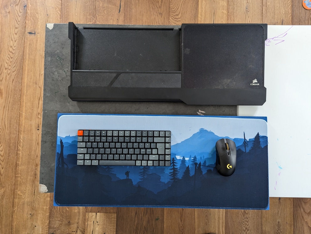 Mein Lapboard ist etwas grösser als das von Corsair und bietet mehr Platz für die Maus.