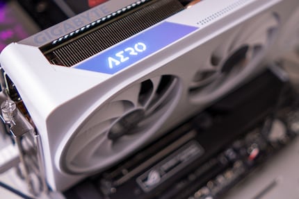Die Gigabyte GeForce RTX 4070 Ti Aero OC 12G hat nur eine Beleuchtungszone