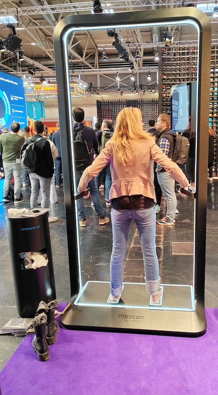 Steht sowas bald in jedem Fitnesscenter? Mescan von Cardioscan an der ISPO in München.