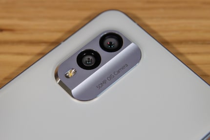 Zwei Kameras reichen dem Nokia X30.